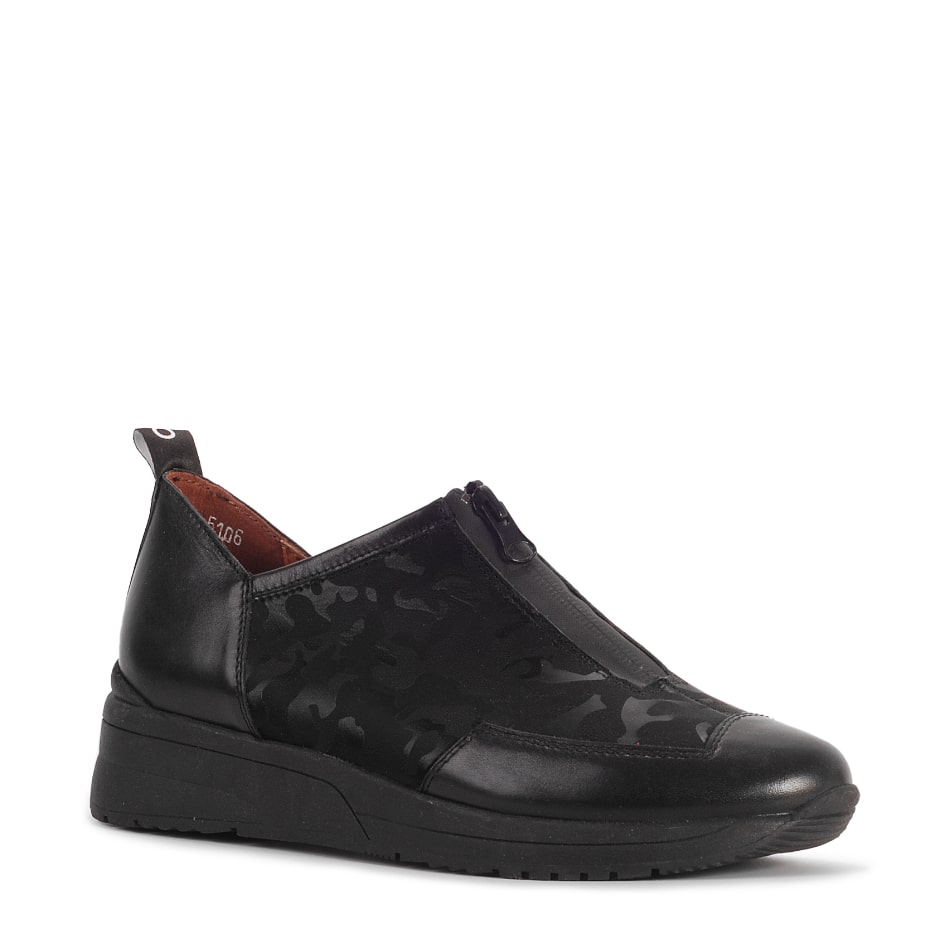  Czarne buty sportowe z motywem moro