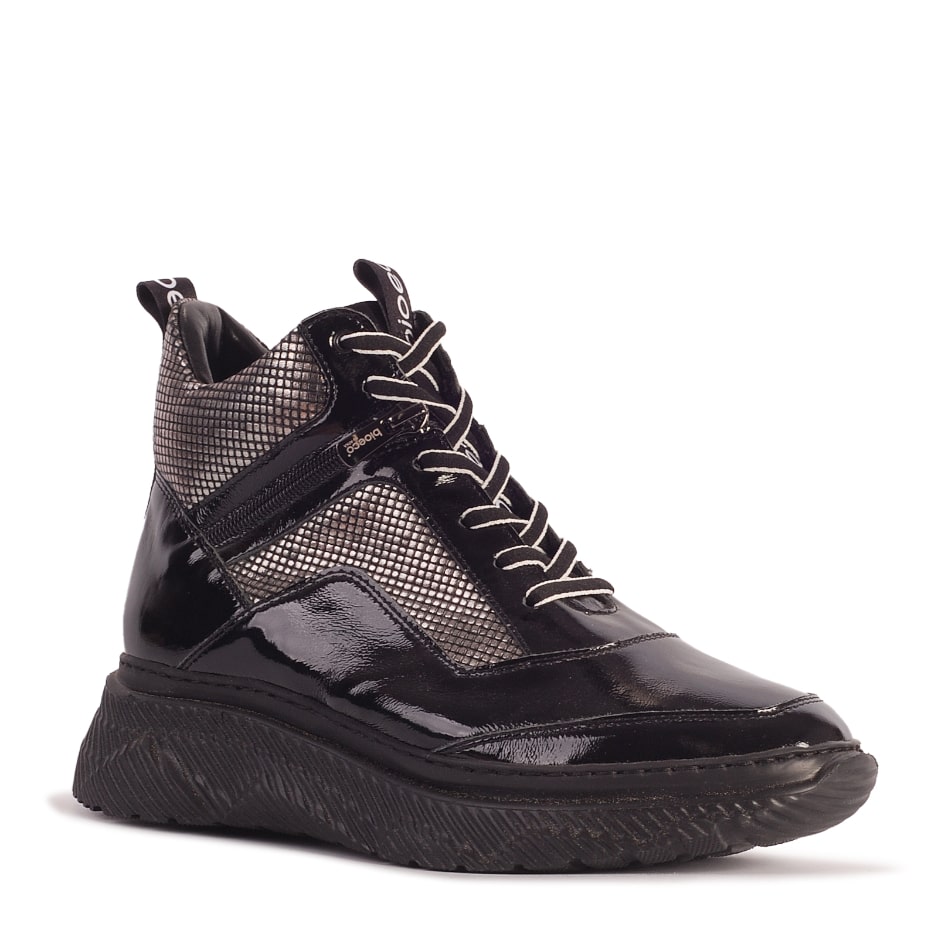  Czarne skórzane sneakersy