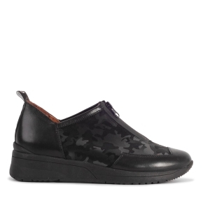 Czarne buty sportowe z motywem moro